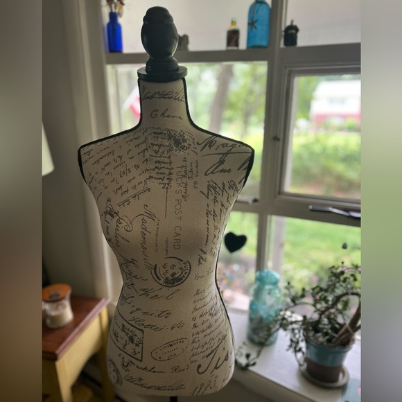 Meet your Posher, Jeanine - Picture 4 of 10